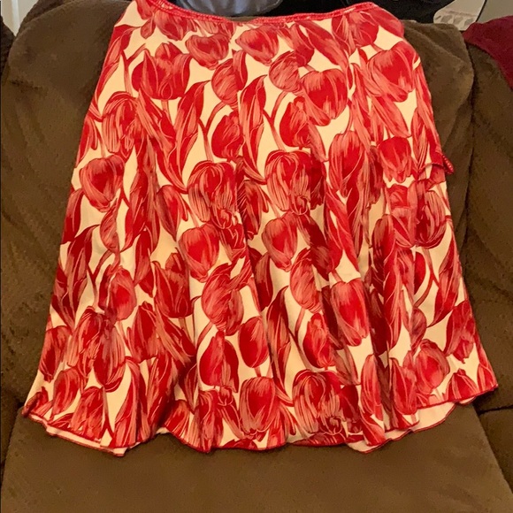 Red tulip skirt - Picture 3 of 3